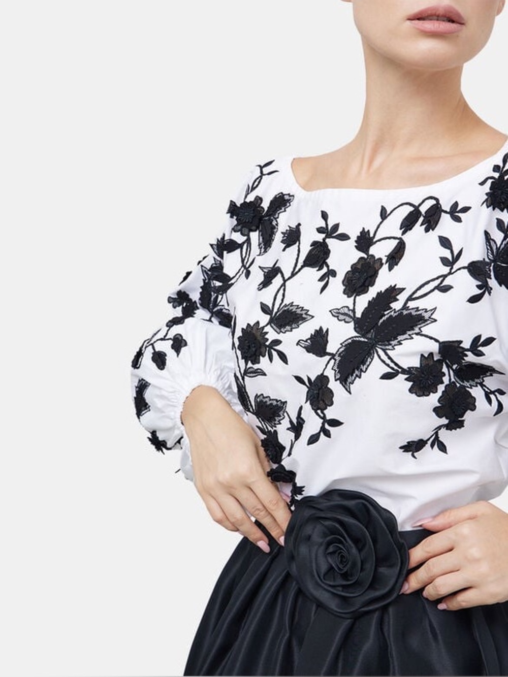 Carolina Herrera 3-D embroidered White Black Floral Cotton Puff Sleeve Top 10 - Picture 4 of 6